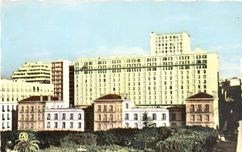 ORAN CIYE LESCURE ET LA GENDARMERIE.JPG